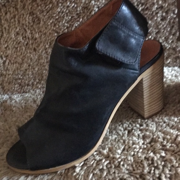 Heels - Picture 3 of 5